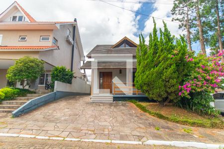 Casa de condomínio à venda com 180m², 3 quartos e 4 vagas Casa de condomínio à venda com 180m², 3 quartos e 4 vagasFachada
