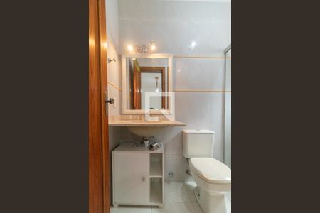 Casa de condomínio à venda com 180m², 3 quartos e 4 vagas Casa de condomínio à venda com 180m², 3 quartos e 4 vagasBanheiro do Quarto 1