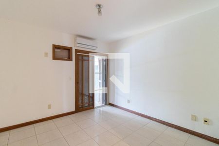 Sala de casa de condomínio à venda com 3 quartos, 180m² em Hípica, Porto Alegre