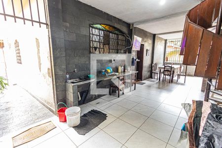 Casa à venda com 437m², 5 quartos e 2 vagasÁrea de serviço e churrasqueira
