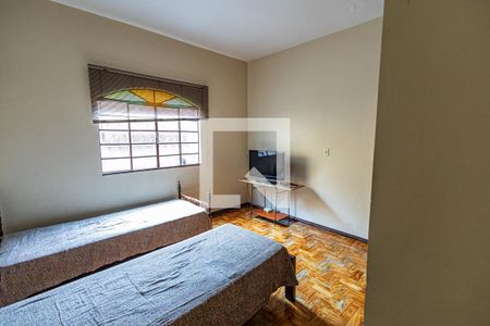 Casa à venda com 437m², 5 quartos e 2 vagasQuarto 3