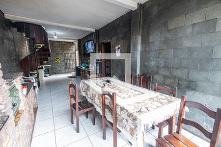 Casa à venda com 437m², 5 quartos e 2 vagasÁrea de serviço e churrasqueira