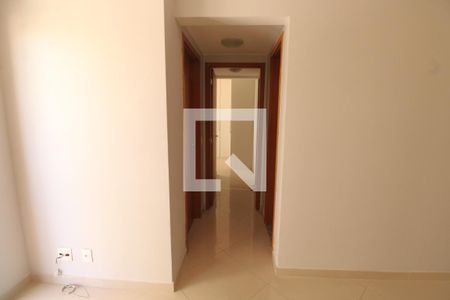 Corredor de apartamento para alugar com 2 quartos, 52m² em Todos Os Santos, Rio de Janeiro