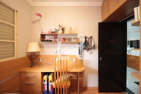 Casa à venda com 332m², 5 quartos e 3 vagasQuarto 2