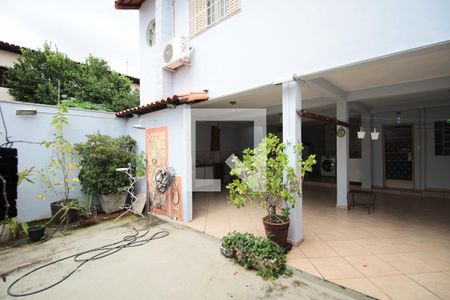 Casa à venda com 332m², 5 quartos e 3 vagasQuintal
