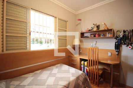 Casa à venda com 332m², 5 quartos e 3 vagasQuarto 2