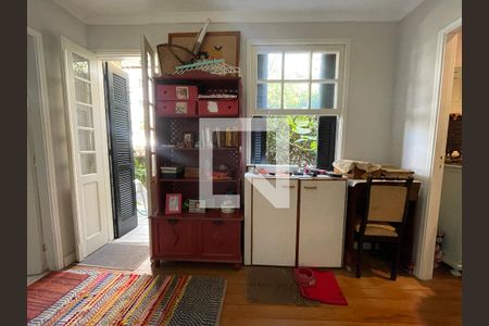 Casa à venda com 160m², 4 quartos e 2 vagasSuíte 2