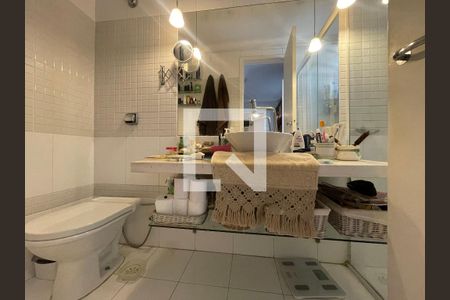 Casa à venda com 160m², 4 quartos e 2 vagasBanheiro da Suíte