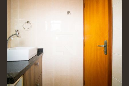 Apartamento à venda com 77m², 2 quartos e 2 vagasBanheiro 1