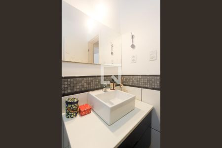 Banheiro de apartamento para alugar com 1 quarto, 55m² em São João, Porto Alegre