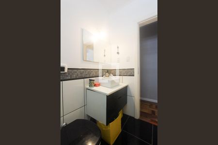 Banheiro de apartamento para alugar com 1 quarto, 55m² em São João, Porto Alegre
