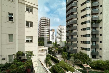Apartamento à venda com 200m², 3 quartos e 3 vagasVista