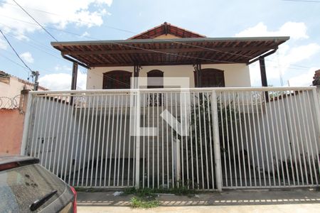 Casa para alugar com 90m², 4 quartos e 1 vagaFachada