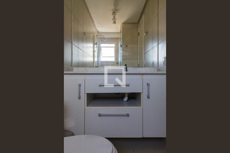 Banheiro da Suíte de apartamento à venda com 3 quartos, 76m² em Cristal, Porto Alegre