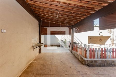 Casa à venda com 250m², 2 quartos e 4 vagasQuintal