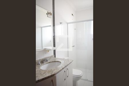 Banheiro da suíte de casa de condomínio para alugar com 3 quartos, 150m² em Santa Felicidade, Curitiba