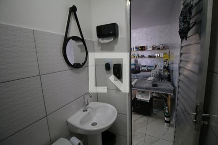 Banheiro de kitnet/studio à venda com 2 quartos, 248m² em Cordovil, Rio de Janeiro