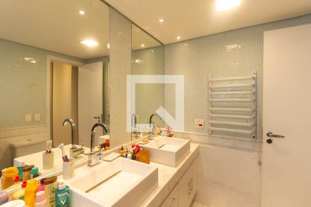 Apartamento à venda com 348m², 4 quartos e 4 vagas Apartamento à venda com 348m², 4 quartos e 4 vagasBanheiro do quarto 1