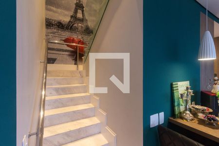 Apartamento à venda com 348m², 4 quartos e 4 vagas Apartamento à venda com 348m², 4 quartos e 4 vagasEscada