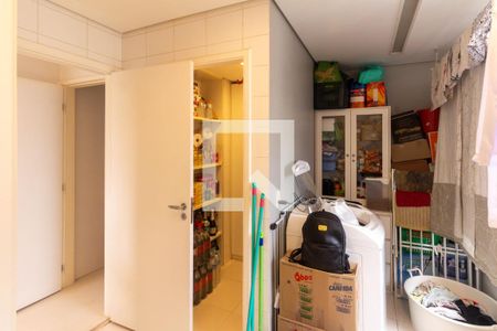 Apartamento à venda com 348m², 4 quartos e 4 vagas Apartamento à venda com 348m², 4 quartos e 4 vagasÁrea de serviço