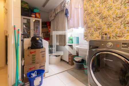 Apartamento à venda com 348m², 4 quartos e 4 vagas Apartamento à venda com 348m², 4 quartos e 4 vagasÁrea de serviço