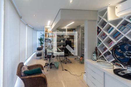 Apartamento à venda com 348m², 4 quartos e 4 vagas Apartamento à venda com 348m², 4 quartos e 4 vagasEscritório