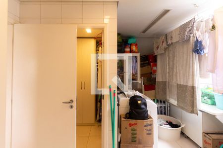 Apartamento à venda com 348m², 4 quartos e 4 vagas Apartamento à venda com 348m², 4 quartos e 4 vagasÁrea de serviço