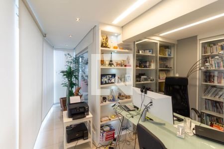 Apartamento à venda com 348m², 4 quartos e 4 vagas Apartamento à venda com 348m², 4 quartos e 4 vagasEscritório