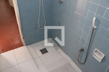 Banheiro de apartamento para alugar com 1 quarto, 40m² em Centro, São Vicente