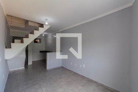 Sala e Cozinha Integrada de casa para alugar com 3 quartos, 100m² em Vila Dalila, São Paulo