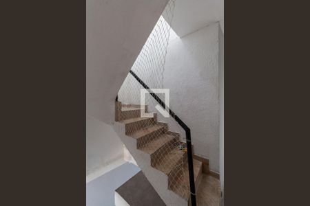 Casa para alugar com 100m², 3 quartos e sem vaga Casa para alugar com 100m², 3 quartos e sem vagaEscadas