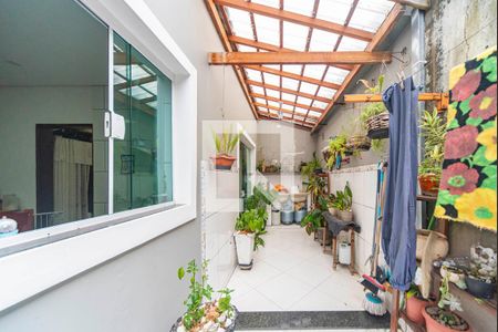 Casa à venda com 200m², 3 quartos e 3 vagas Casa à venda com 200m², 3 quartos e 3 vagasQuintal lateral