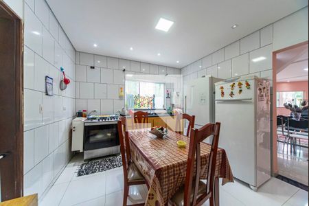 Casa à venda com 200m², 3 quartos e 3 vagas Casa à venda com 200m², 3 quartos e 3 vagasCozinha