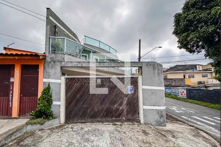 Casa à venda com 200m², 3 quartos e 3 vagas Casa à venda com 200m², 3 quartos e 3 vagasFachada