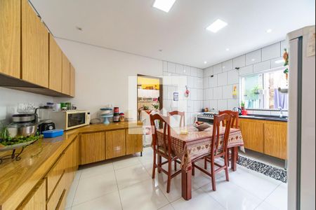 Casa à venda com 200m², 3 quartos e 3 vagas Casa à venda com 200m², 3 quartos e 3 vagasCozinha