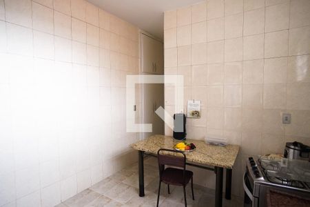Apartamento à venda com 360m², 7 quartos e 3 vagas Apartamento à venda com 360m², 7 quartos e 3 vagasCozinha casa 1