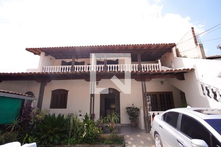 Apartamento à venda com 360m², 7 quartos e 3 vagas Apartamento à venda com 360m², 7 quartos e 3 vagasFachada casa