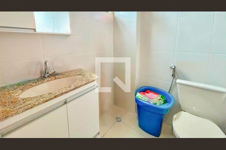 Banheiro de apartamento para alugar com 2 quartos, 57m² em João Pinheiro, Belo Horizonte