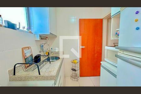 Cozinha de apartamento para alugar com 2 quartos, 57m² em João Pinheiro, Belo Horizonte