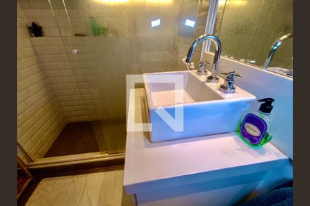 Apartamento para alugar com 70m², 2 quartos e 1 vaga Apartamento para alugar com 70m², 2 quartos e 1 vagaBanheiro social