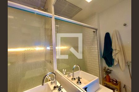 Apartamento para alugar com 70m², 2 quartos e 1 vaga Apartamento para alugar com 70m², 2 quartos e 1 vagaBanheiro social