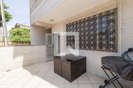 Casa à venda com 240m², 3 quartos e 2 vagas Casa à venda com 240m², 3 quartos e 2 vagasVaranda