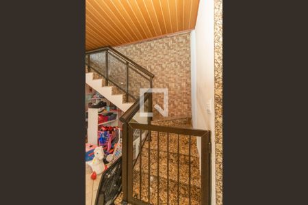 Casa à venda com 240m², 3 quartos e 2 vagas Casa à venda com 240m², 3 quartos e 2 vagasEscadas 1