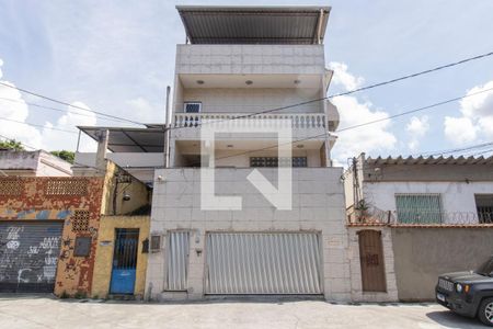 Casa à venda com 240m², 3 quartos e 2 vagas Casa à venda com 240m², 3 quartos e 2 vagasTerraço