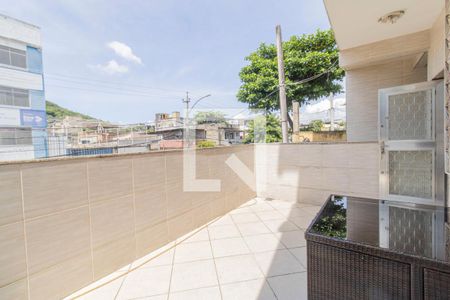 Casa à venda com 240m², 3 quartos e 2 vagas Casa à venda com 240m², 3 quartos e 2 vagasVaranda