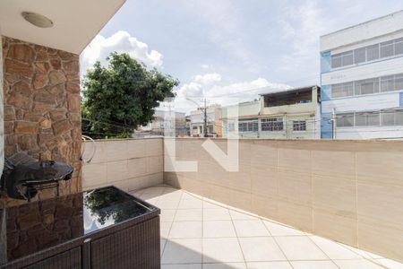 Casa à venda com 240m², 3 quartos e 2 vagas Casa à venda com 240m², 3 quartos e 2 vagasVaranda