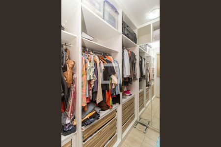 Casa à venda com 240m², 3 quartos e 2 vagas Casa à venda com 240m², 3 quartos e 2 vagasCloset da Suíte