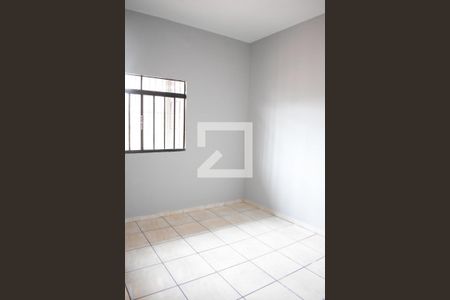 Quarto 2 de casa para alugar com 2 quartos, 75m² em Pinheirinho, Curitiba