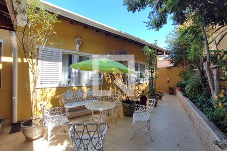 Casa para alugar com 234m², 4 quartos e 3 vagasQuintal