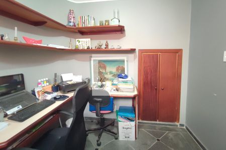 Casa para alugar com 234m², 4 quartos e 3 vagasEscritório